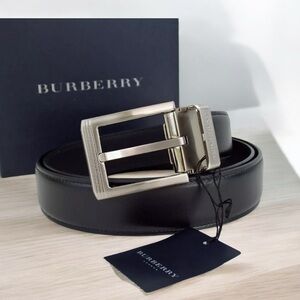 NWT BURBERRY Leather Belt-Black  😍❤️